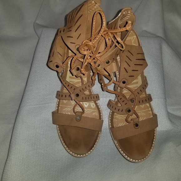 Dolce Vita Luci Leather Cutout Ghillie Lace Sandal - Picture 3 of 6
